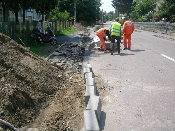 montat borduri str I Creanga  4.jpg